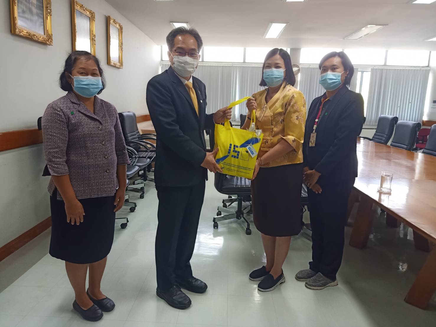 ผอ. ศูนย์วิทยาศาสตร์เพื่อการศึกษาเข้าพบ ผอ. สสวท. เนื่องในโอกาสปีใหม่