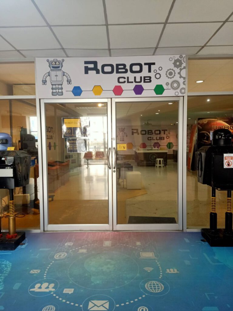 นิทรรศการ Robot Club